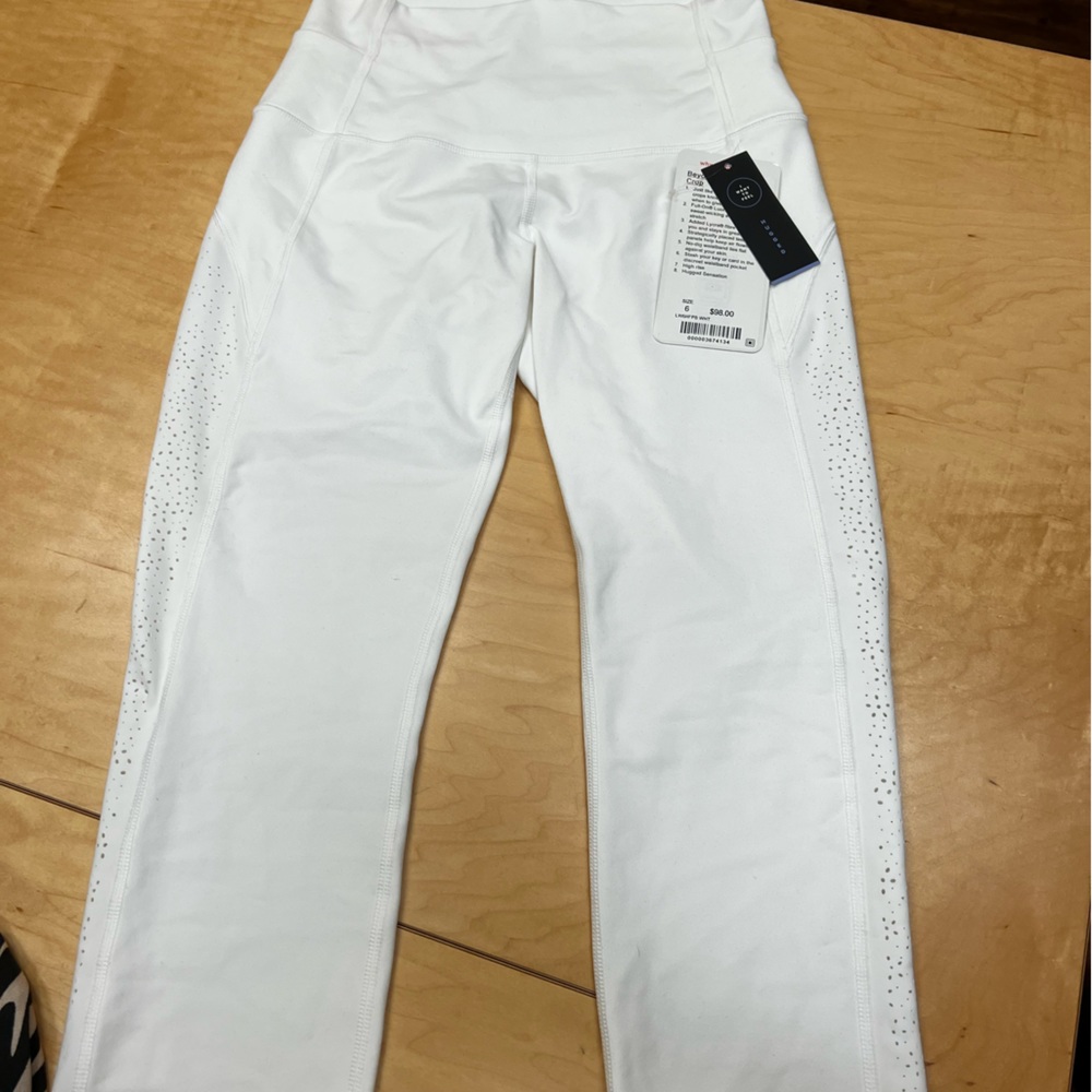 BRAND NEW WITH TAGS: Lululemon Beyond Boundaries Crop Leggings